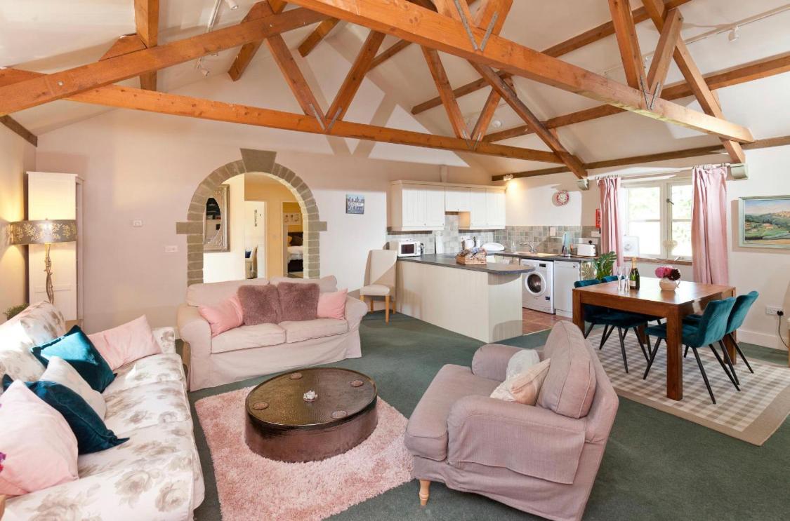 Spacious Swallow Cottage ティズベリー エクステリア 写真