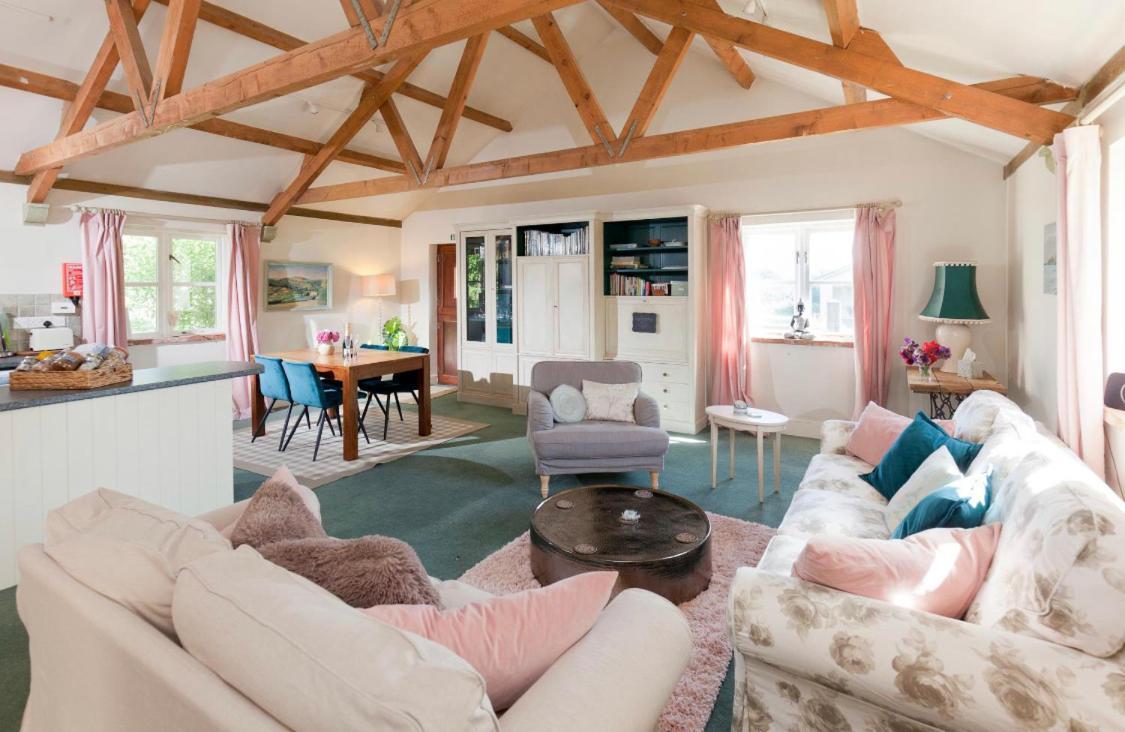 Spacious Swallow Cottage ティズベリー エクステリア 写真