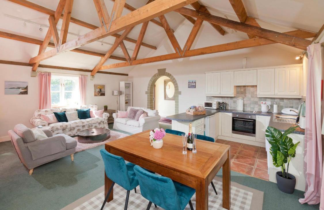 Spacious Swallow Cottage ティズベリー エクステリア 写真